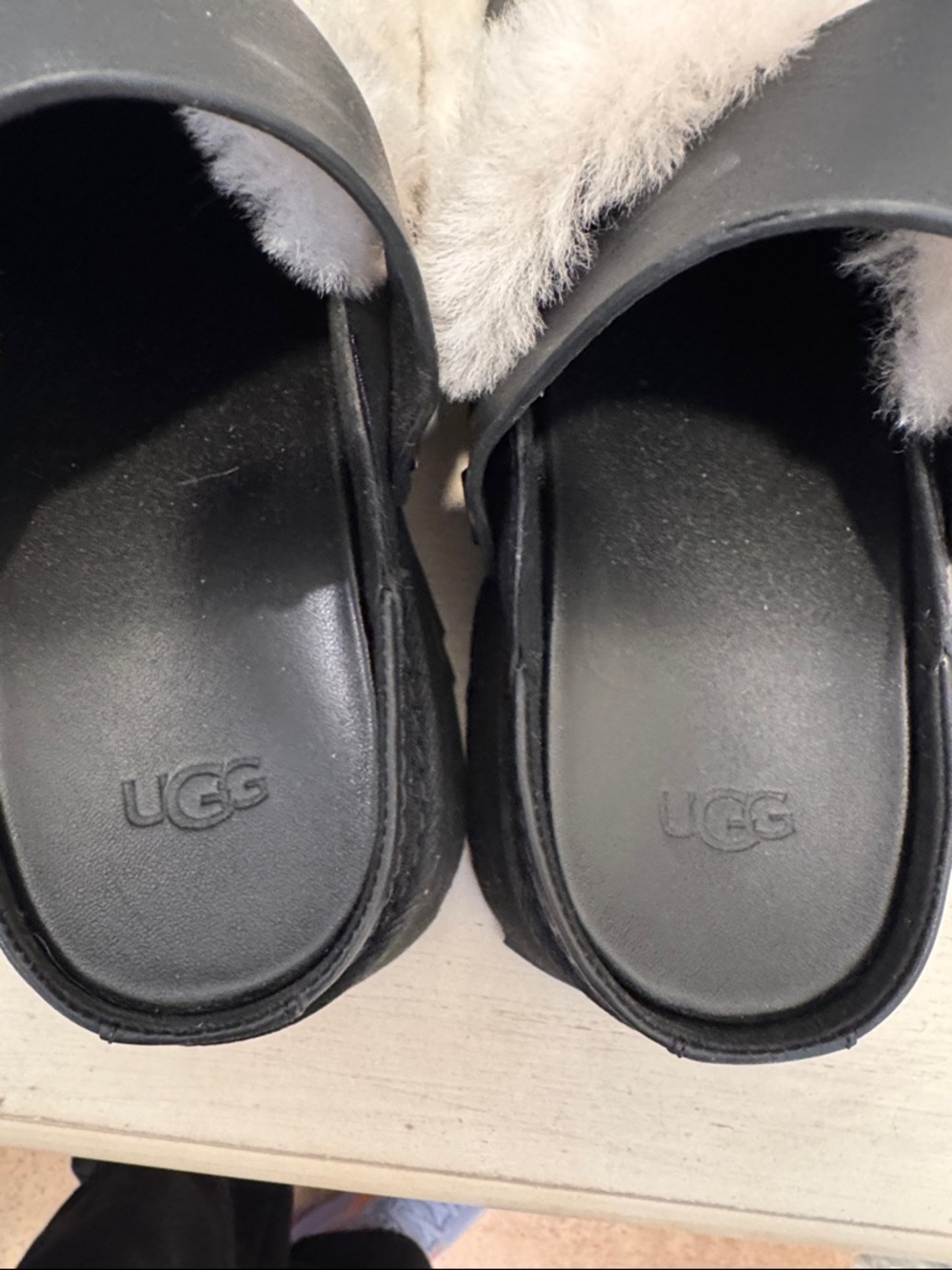 UGG Black Leather Slingback Clogs with Cream Shearling Trim Size 10 - Picture 4 of 6